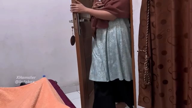 Video Viral Istri Kangen Mendatangi Suami ke Mess Kerja Minta Nafkah Batin